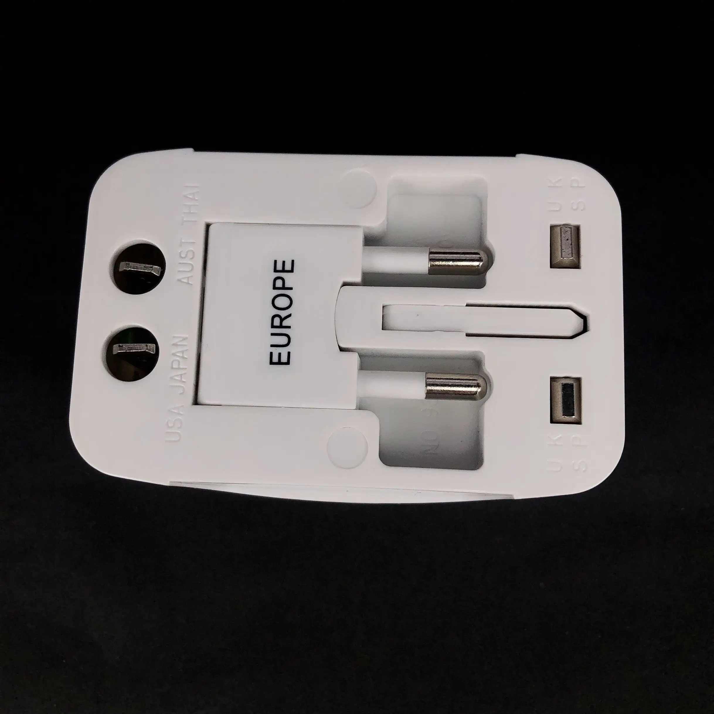 Универсальный переходник с двумя USB-портами универсальное зарядное устройство