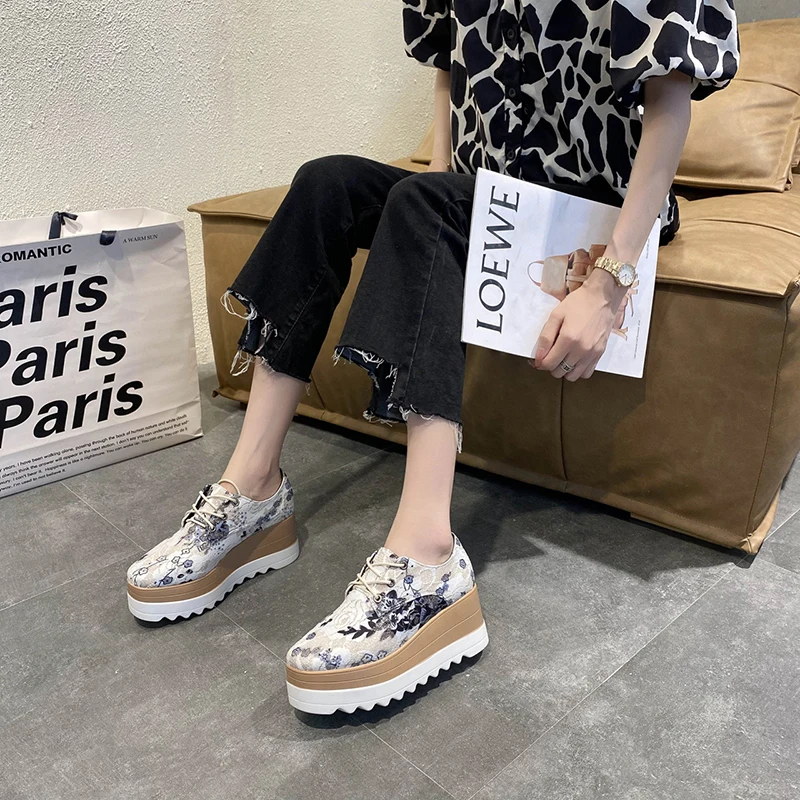

Women Platform Shoes Round Toe High Heel Embroidery Summer Shoes Woman 2021 New Fashion Thick Sole Color Matching Shopping Shoe