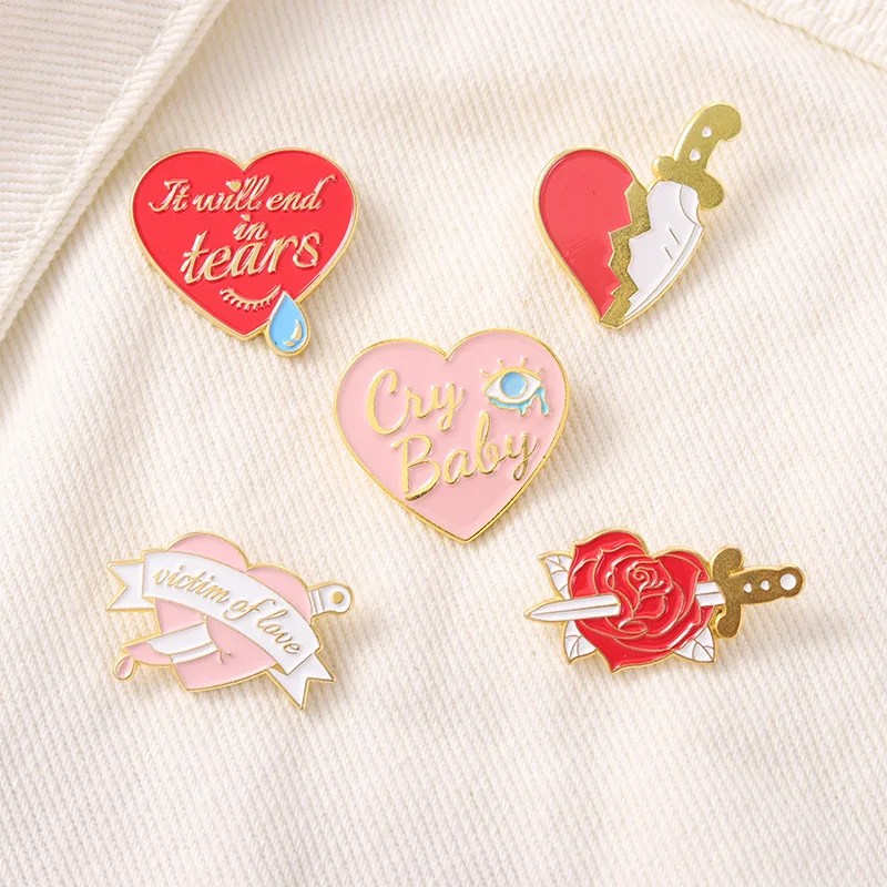 Эмалированная булавка в форме сердца стиле панк нож слеза роза любовь разбитое