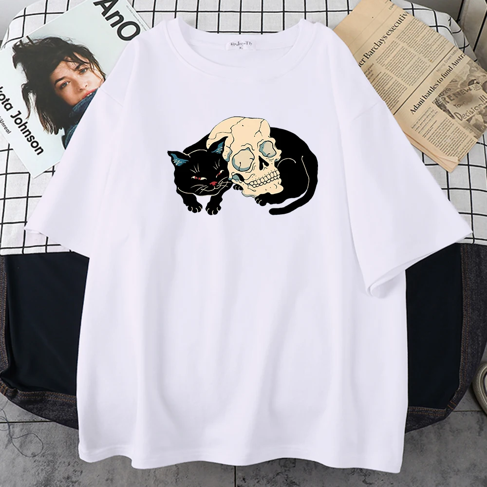 

Женская футболка с принтом черной кошки и костяной головы, дышащая летняя футболка, повседневные качественные топы, футболка с мультяшным п...