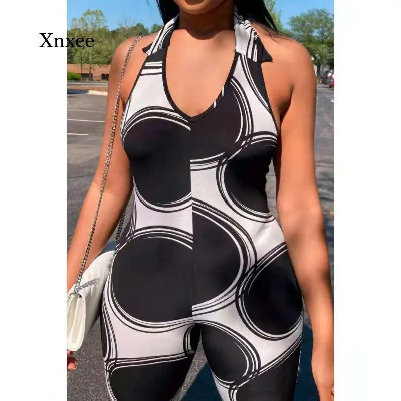 Женский расклешенный комбинезон без бретелек с открытой спиной и V-образным