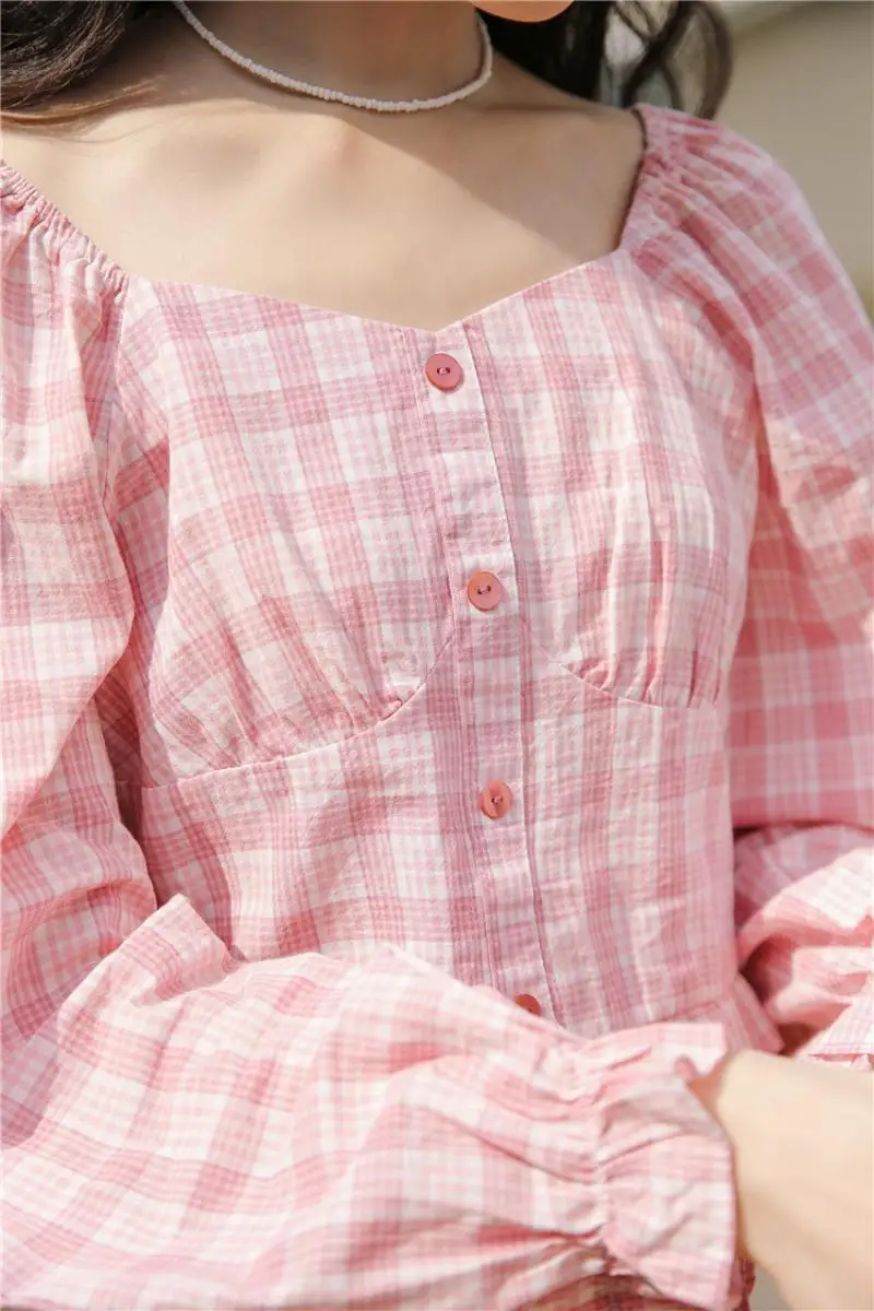 

2021 spring new style Han Fan small fresh square collar plaid wood ear short blouse sweet long-sleeved shirt women