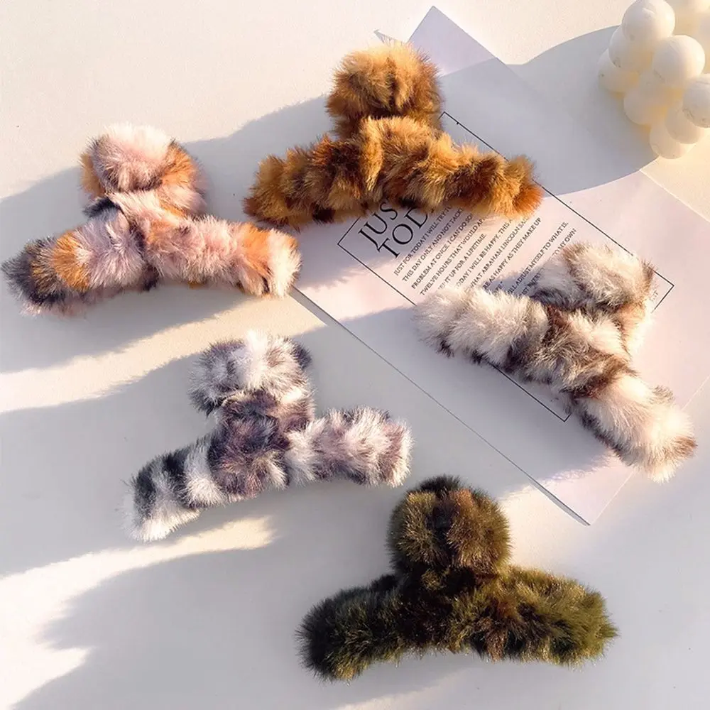 

1PC Leopard Plush Hair Claw Catch Clip Back Head Hairpin Female Disc Hair Accessories Autumn and Winter Clip Headdress Shark Cli