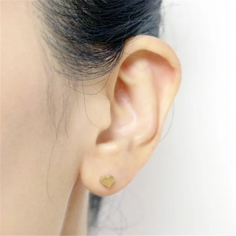 Hfarich модные маленькие серьги в форме сердца гвоздики для женщин из сплава
