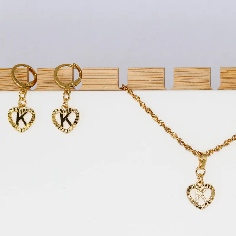 

Gold Round letter jewelry set women's water wave Necklace 26 initials from a to Z African heart carved Pendant