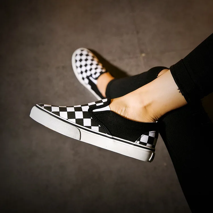 

DZM26 Summer and autumn checkerboard black and white lattices lazy a pedal canvas shoes Korean versatile unisex couple cloth