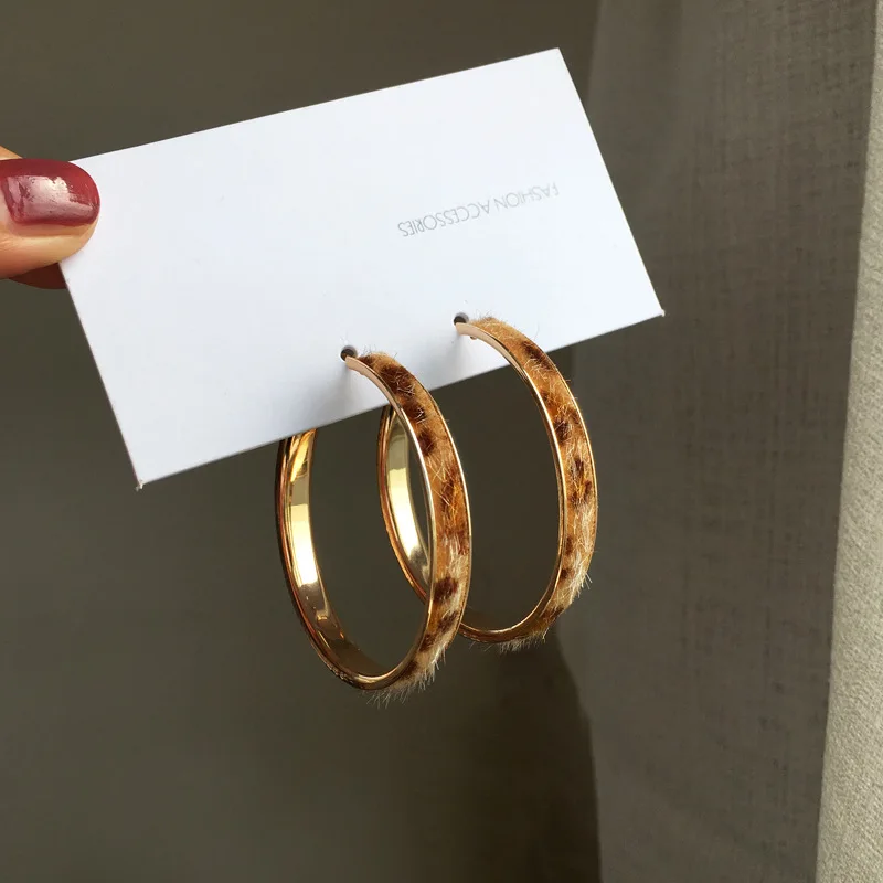 

Elegant Fashion Simple Leopard Print Velvet Hoop Earrings For Women Exaggerated Big Round Circle Earrings Trendy Jewelry