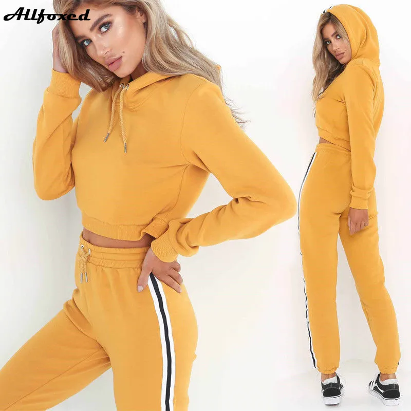 

Спортивный костюм женский из 2 предметов, толстовка с капюшоном, короткий топ и штаны с полосками сбоку, комплект из 2 предметов, модная женск...