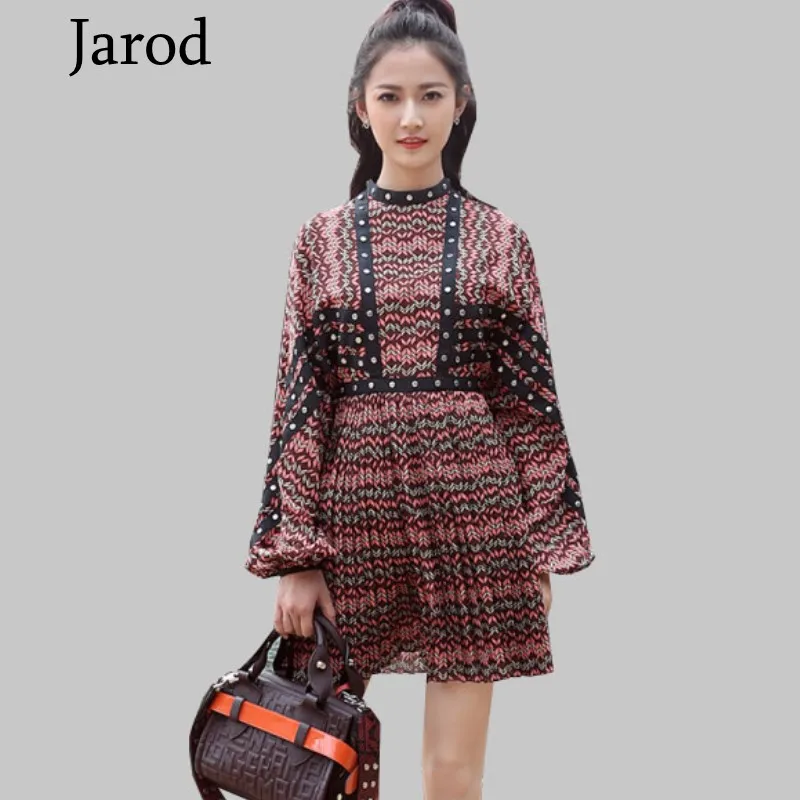 Женское модельное дизайнерское платье повседневное плиссированное составного