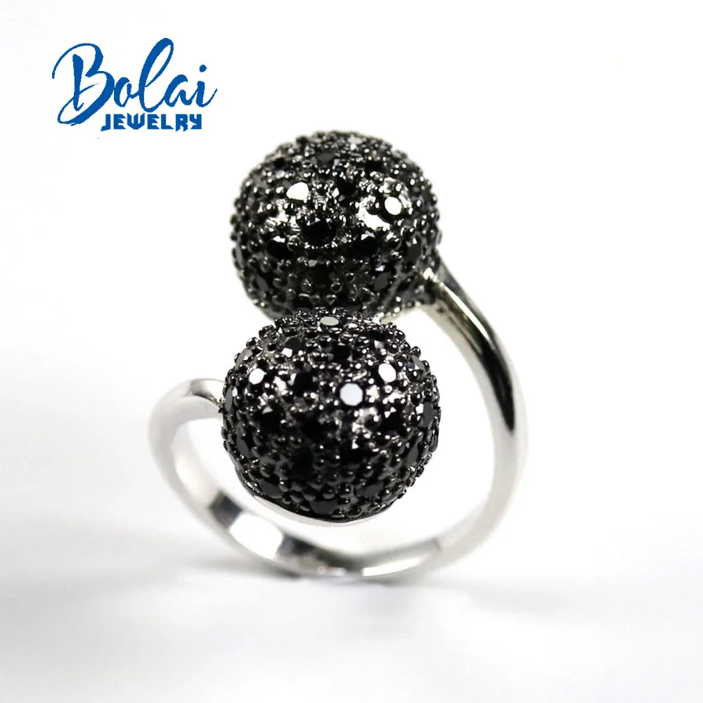 Кольцо с черной шпинелью из серебра 925 пробы натуральным драгоценным камнем