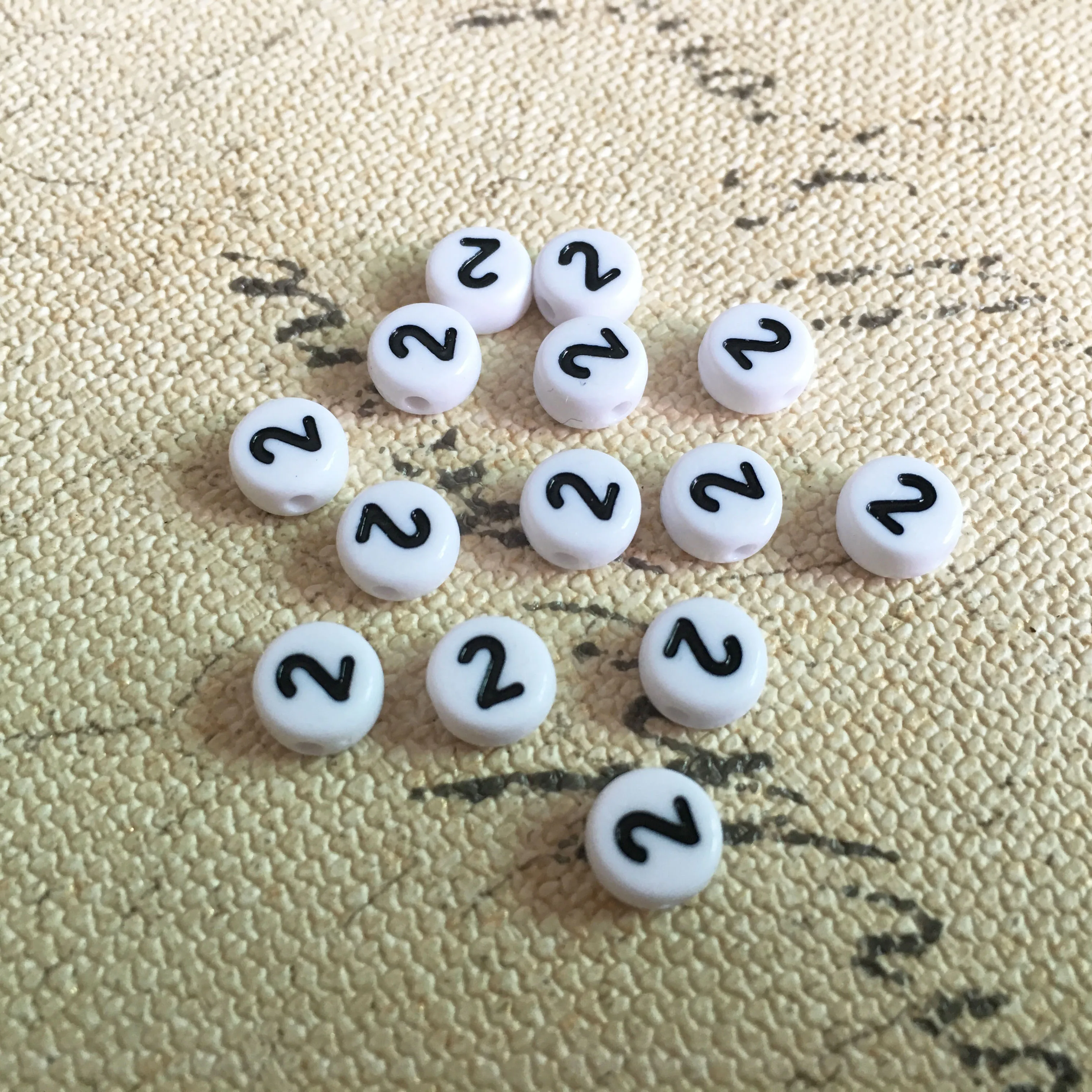 Оптовая продажа один номер бисер 3600 шт 4*7 мм Плоская Круглая монета черные цифры 0