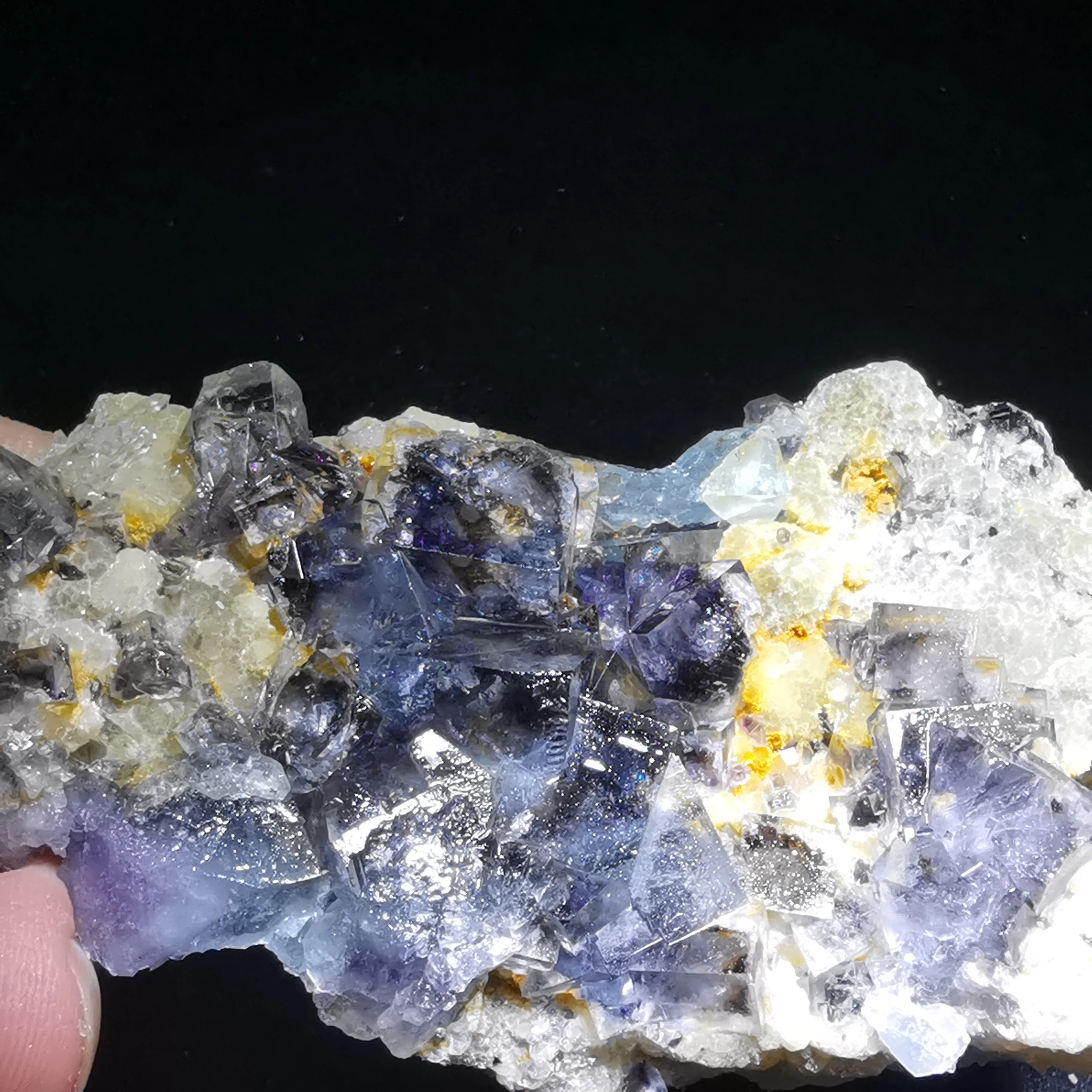 

112.7gNatural dark purple fluorite, crystal mineral specimen