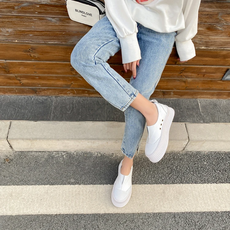 

2021 summer new small white shoe covers foot wild sponge cake thick bottom increase casual shoes women trend