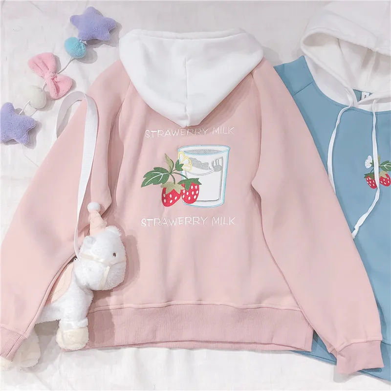 Маленькие свежие корейские милые плюшевые пуловеры с вышитой клубничкой мягкие