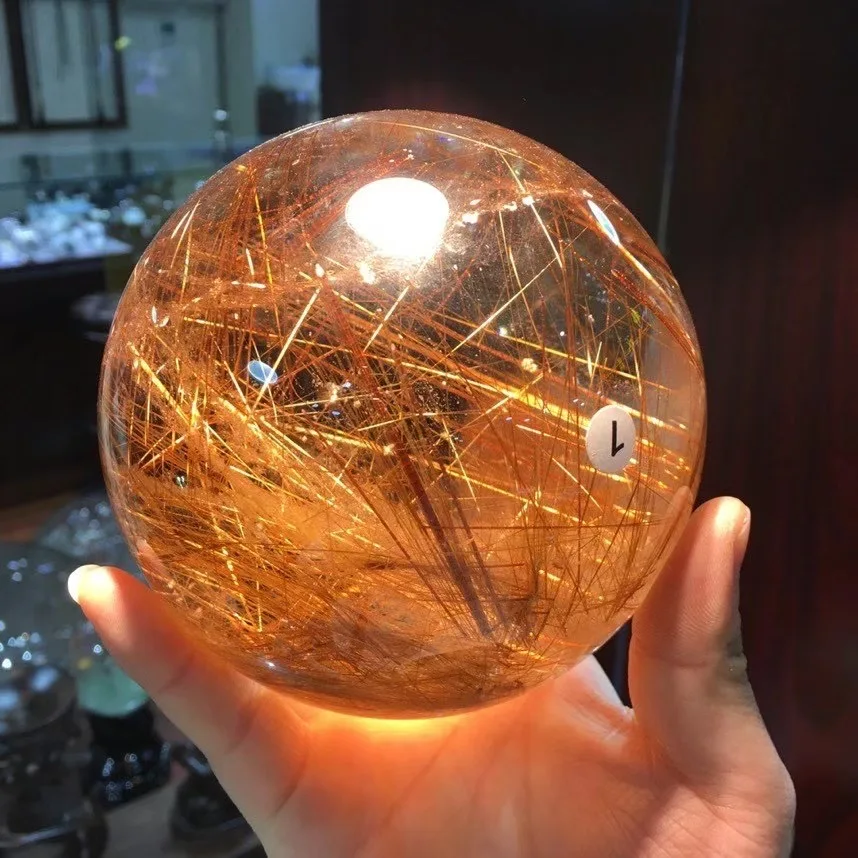 

Диаметр хрустального шарика из натуральных волос составляет 11,3 см. Волосы гладкие и непрерывные. На толстый ворс за дополнительную плату им...