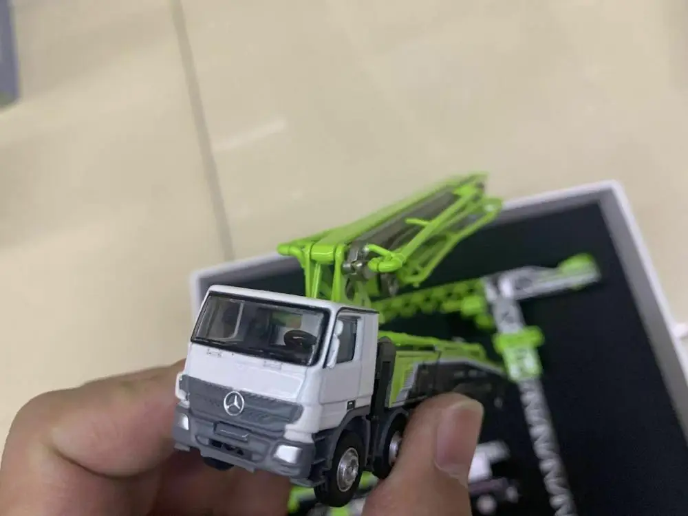 Zoomlion products модель 4 шт. комплект, ZAT2000V башенный кран смесительный насос грузовик 1:100