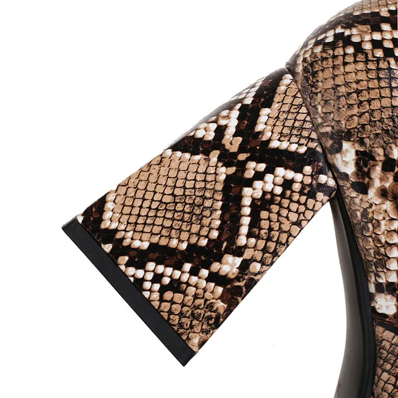 Женские ботильоны на платформе коричневые короткие ботинки из искусственной