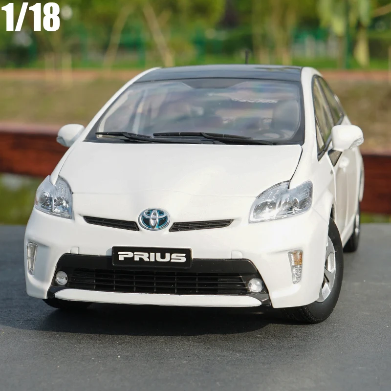

Литая модель 1:18 для Toyota Prius Hybrid 2012, игрушечный автомобиль из белого сплава, миниатюрная Коллекционная Подарочная оригинальная коробка, бесп...