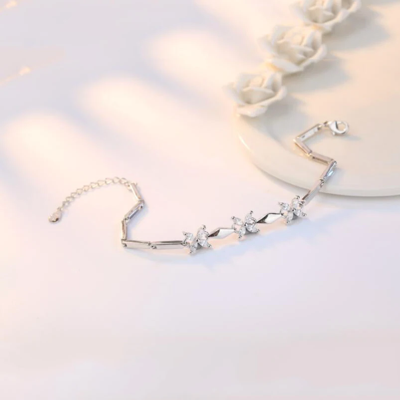 

Version Silver Plated Snow Eye Bracelet Clover Four-Leaf Clover Bracelet Fashion Simple New Eye Crystal Hand Jewelry Manufacture