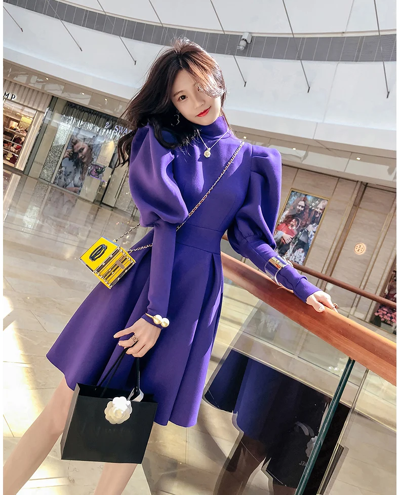 Женское Короткое платье-трапеция с пышными рукавами и высокой талией | Женская