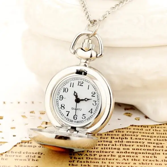 

2020 New Fashion Men and Women Silver Pocket Watch Quartz Stainless Steel Pocket Watch Steampunk Hero Character Relogio Feminino
