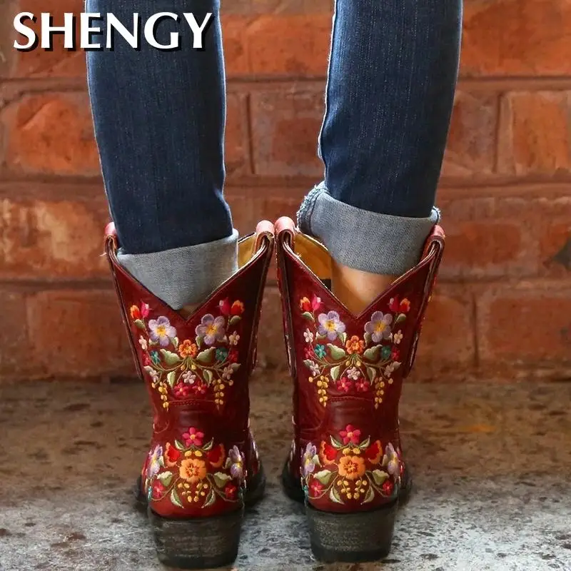 Женские ботинки Роскошные зимние с вышивкой и острым носком Женская обувь