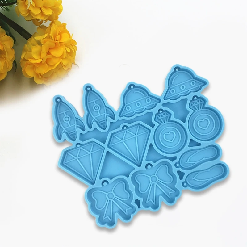 

Бриллиантовые шлепанцы в виде ракетки НЛО