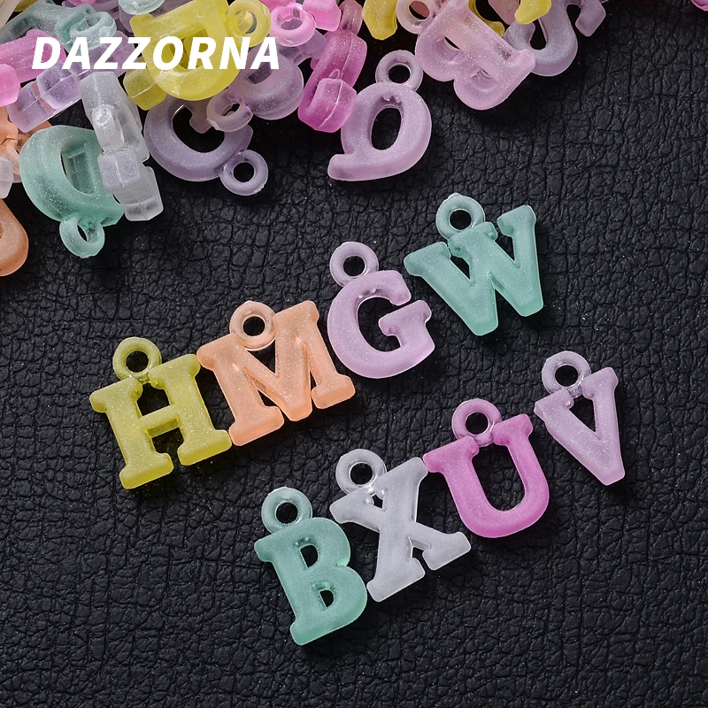 100 шт./лот Случайные матовые буквенные подвески из акрила для изготовления ювелирных изделий Детские подвески для ожерелий Аксессуары.