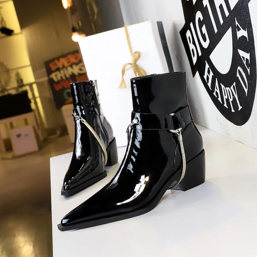 

Fashion Ankle Chelsea Boots 2021 New Pointed Toes Patent leather Boots For Women Party Metal Chain Low Square Heel Ladies Shoes