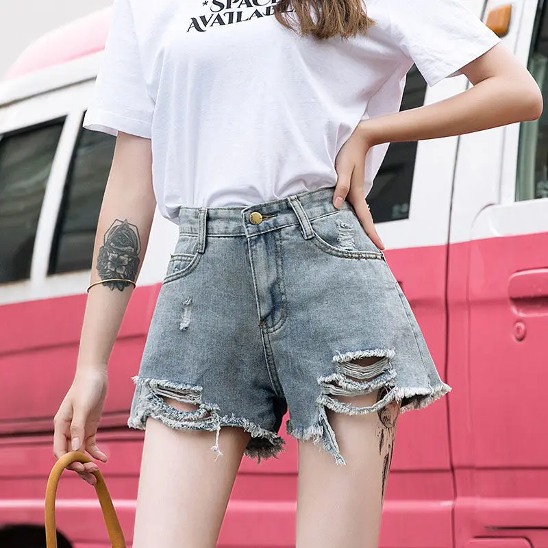 

The new Korean version of 2021 is loose, thin and versatile with chic high waist and wide leg hot pants