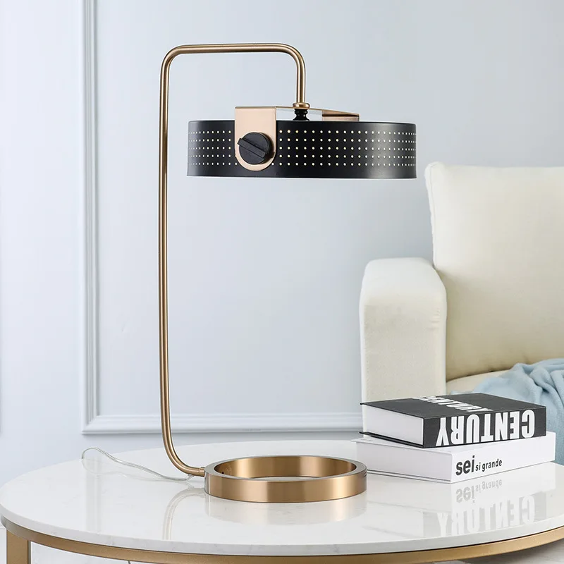 

American Style Simple Fashion Black Desk Lamp Designer Model Room Color Study Bedroom Nordic Modern Bedside Lamp