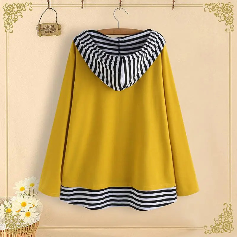 Блузка женская с длинным рукавом и капюшоном в полоску |