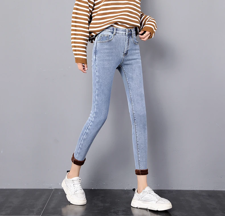 Теплые джинсы для женщин, большие размеры, Зимний синий светильник, синие однотонные обтягивающие флисовые плотные узкие брюки с бархатными джинсовыми брюками
