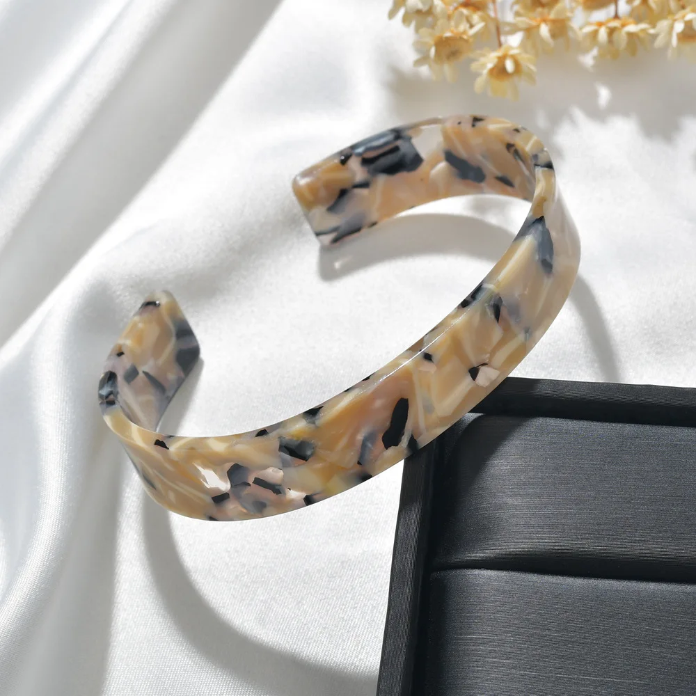 

New Creative Fashion Leopard Print 1.2cm Wide Acrylic Bracelet Marble Style Bracelet Couple Hand Link Day Gift Decoration
