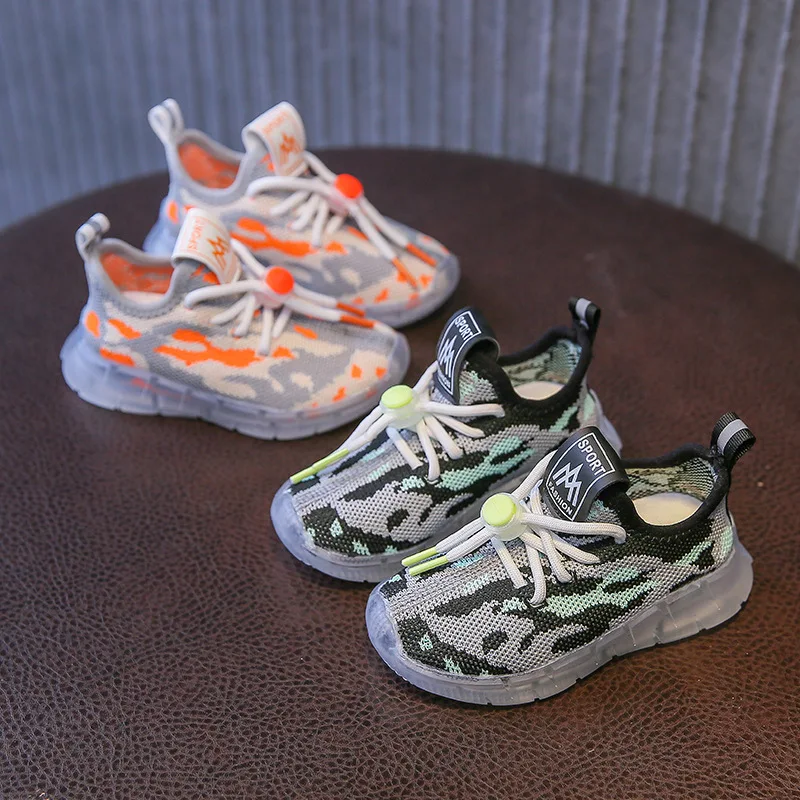 

2021 New Spring Children Sneakers with Luminous Sole Fashion Black Orange Glowing Up LED Shoes for Boy Girl Baby Sneaker D12253