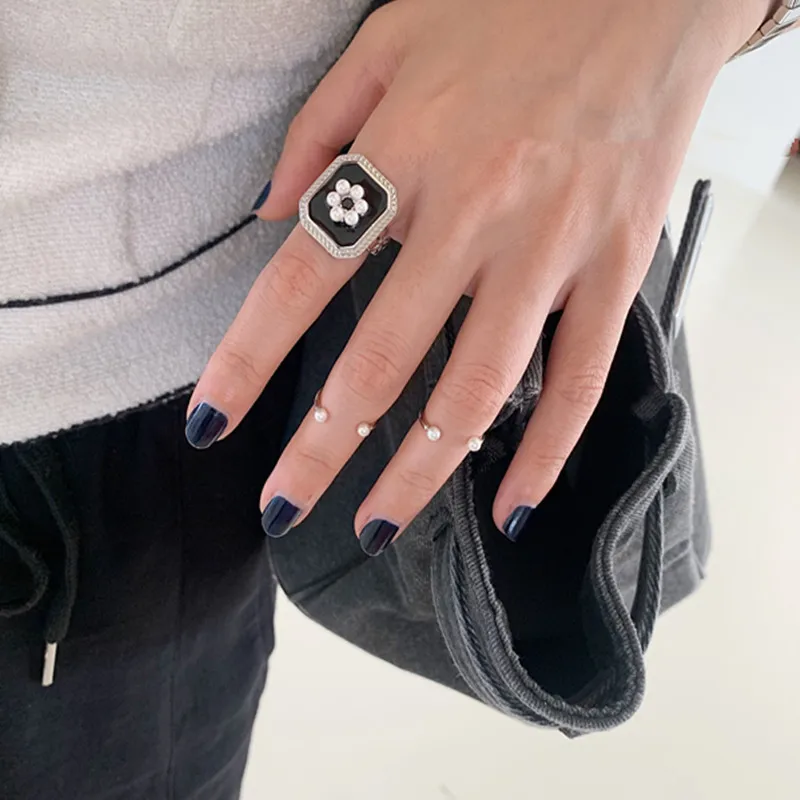 

Dongdaemun, South Korea's new square retro glazed pearl flower ring adjustable ring ins niche trend