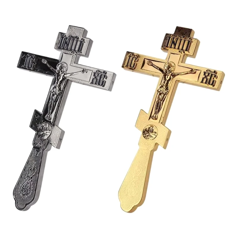 

Христос Иисус крест Распятие страдающая статуя православная рука держит католическую религиозную молитву декор с церковью