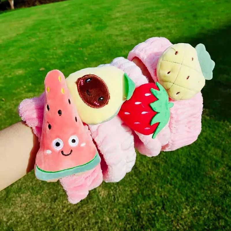 Повязка для волос фланелевая мягкая с изображением клубники| |