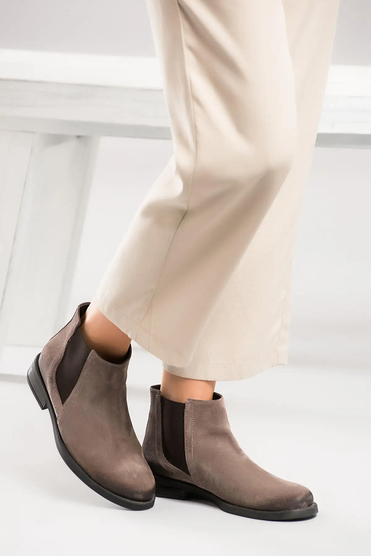 Женские замшевые ботинки из натуральной кожи с жемчугом цвет коричневый 120130000080| |