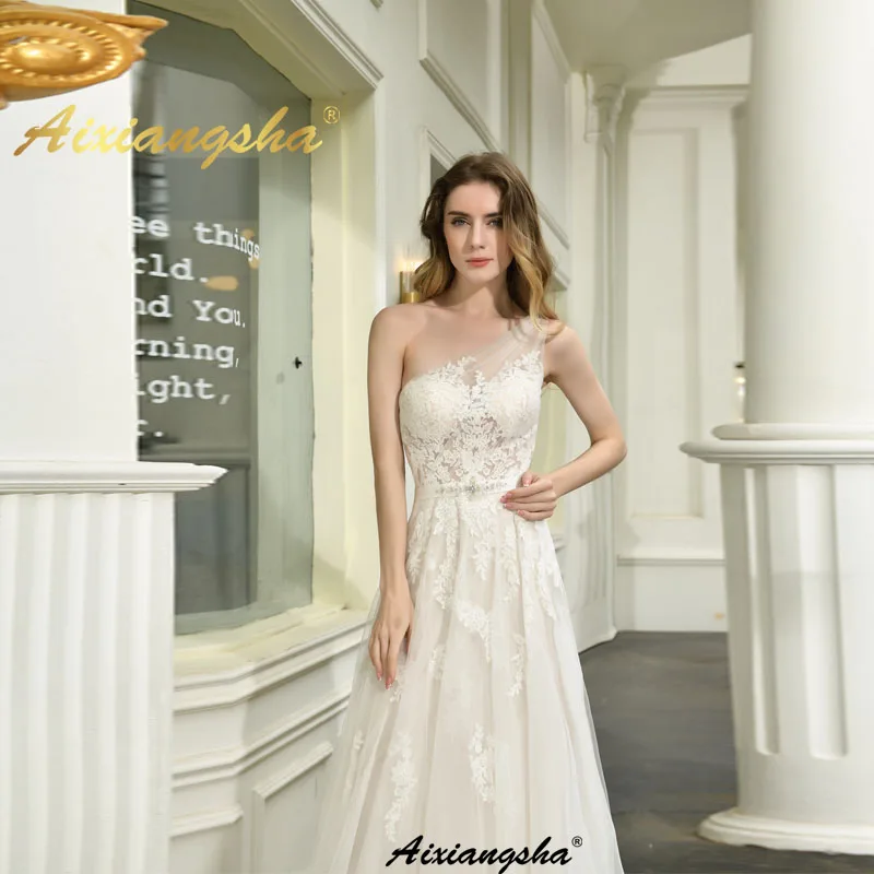 

Aixiangsha One Shoulder Wedding Dresses Illusion Lace Appliques Vestido De Noiva Robe De Mariage New Arrival With Beaded Belt