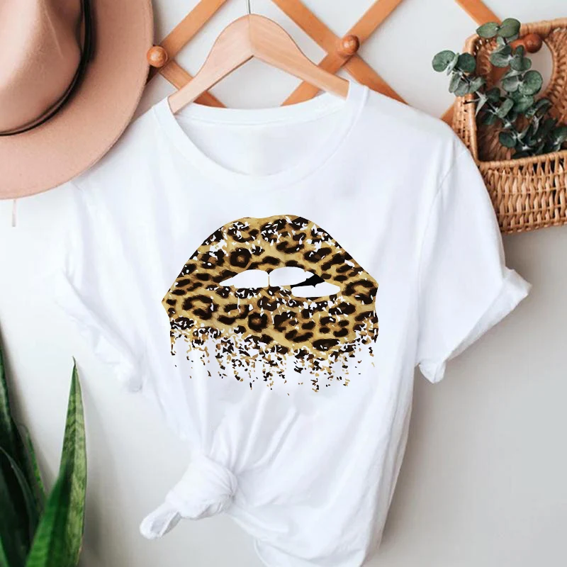 

Женская футболка с леопардовым принтом, с коротким рукавом