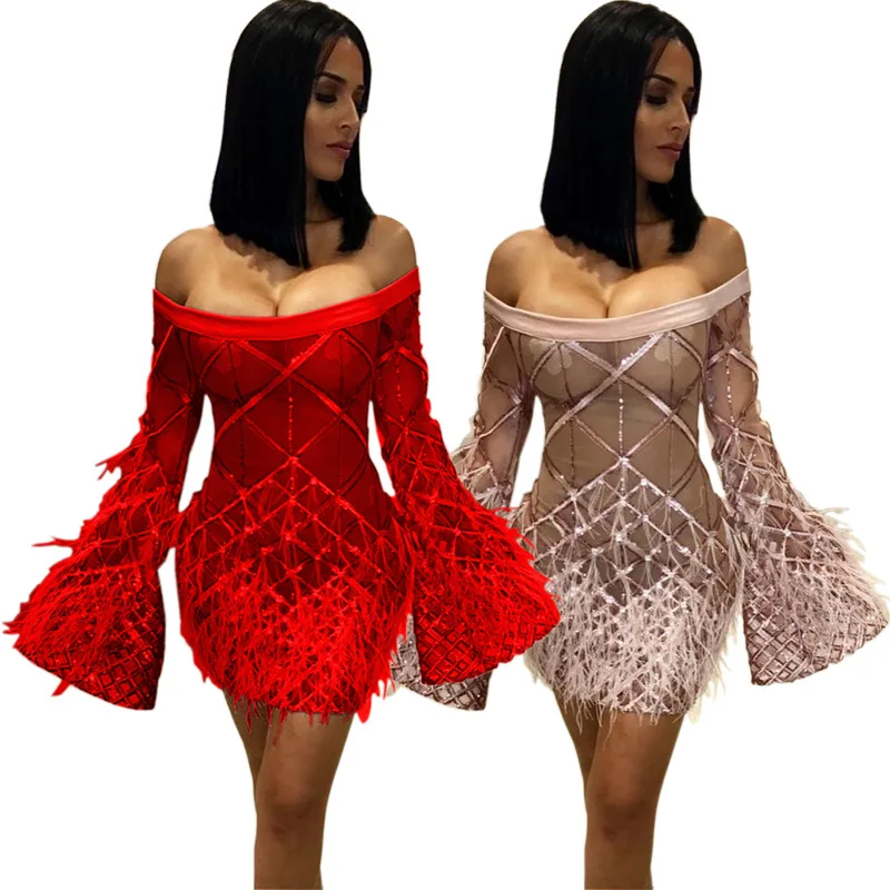 Женское платье с блестками и кисточками длинным рукавом открытыми плечами