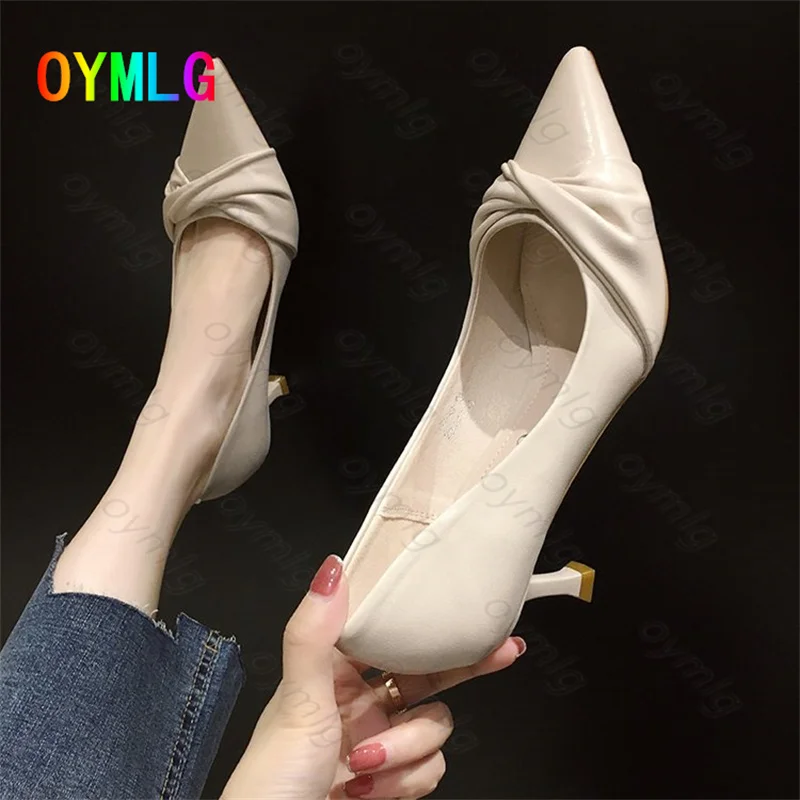 

2021 autumn new French elegant twisted shallow mouth square toe mid-heel small heel shoes women's shoes high-heeled shoes