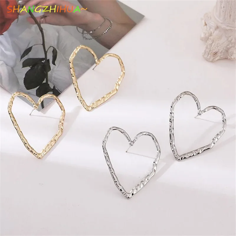 

Korean Simple Metal Hollow Out Heart-Shaped Earrings Retro Style Metal Exaggerated Earrings For Women's Fashion Unusual Jewelry