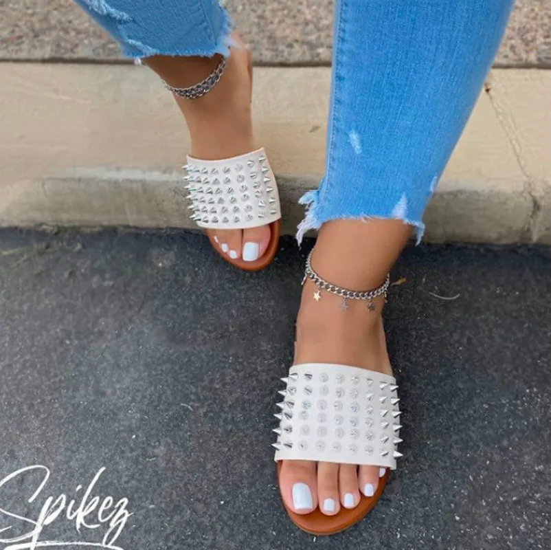 

New Summer Woman Slippers Fashion Open Toe Rivet Flat Slide Ladies Outdoor Light Comfort Slip On Beach Sandals Woman Dropship
