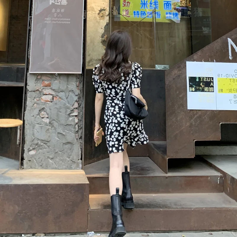 Черное платье на платформе Платье с цветочным принтом в стиле маленькая