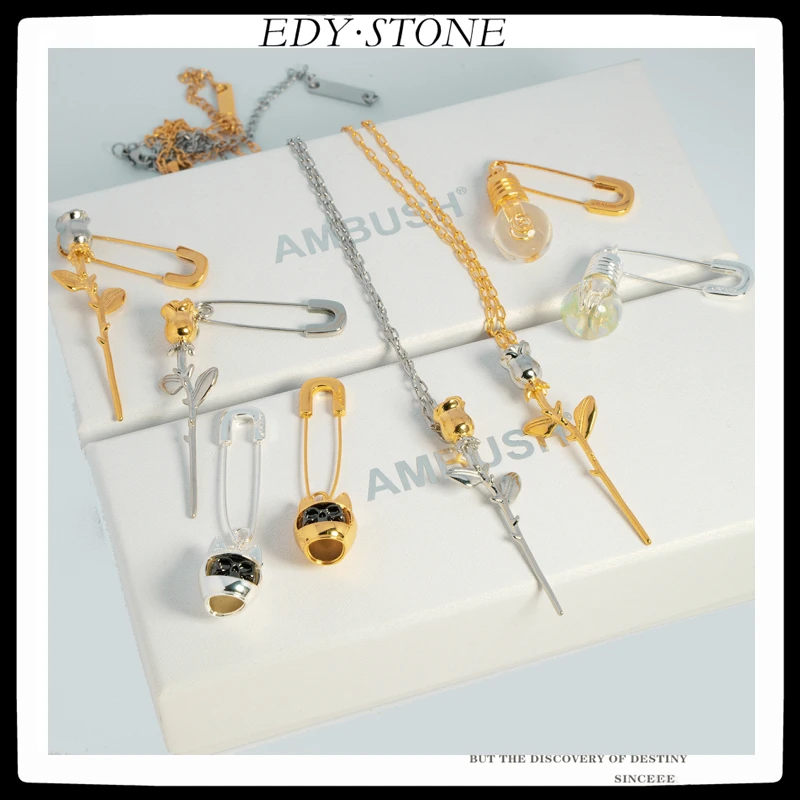 Серьги-гвоздики женские металлические в виде лампочки с логотипом | Украшения и
