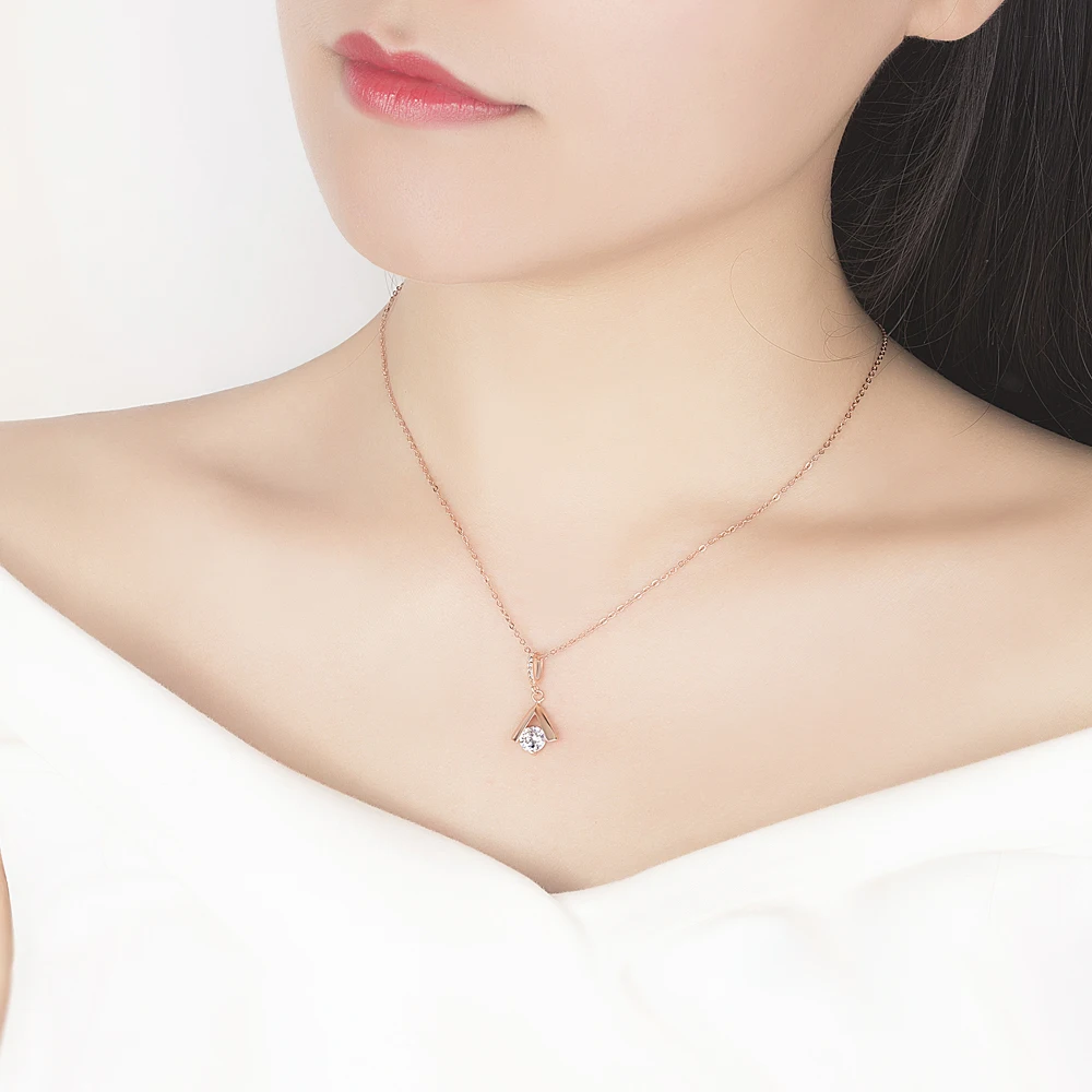 Женское колье из серебра 925 пробы с V-образным кристаллом |