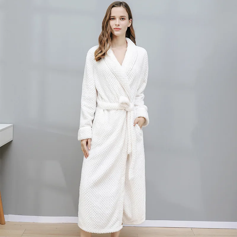 

Женская осенне-зимняя длинная ночная рубашка, фланелевая утепленная женская одежда для сна, однотонный пушистый банный халат с V-образным в...