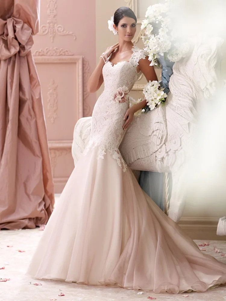 

Graceful Sleeveless Sweetheart Neck Mermaid Satin Lace Bridal Dress Appliques Flower Sexy Backless Wedding Gown ATT1346